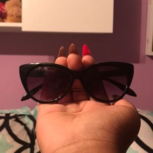 Cat-eye sunglasses
